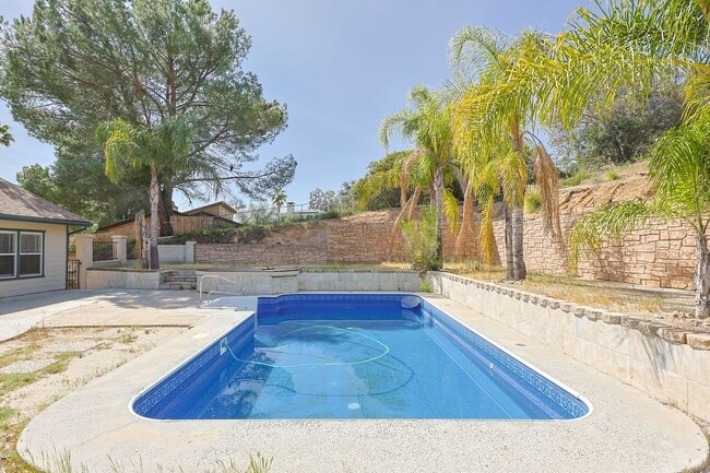 Building Photo - 5BR Home in Ramona Country Estates with Pool & Views