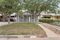 Building Photo - 824 Del Rio Dr