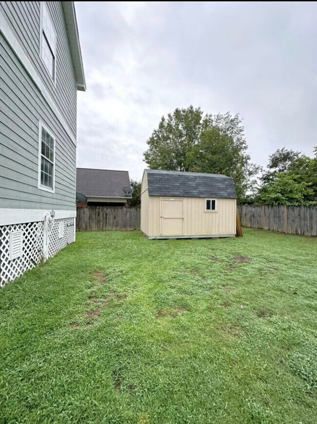 Building Photo - 105 Tomlinson Dr