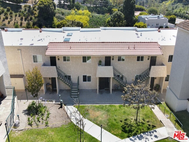 Building Photo - 6441 Kanan Dume Rd