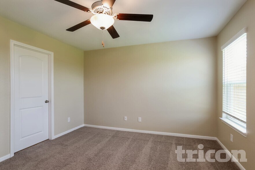 Building Photo - 316 Summer Horse Dr