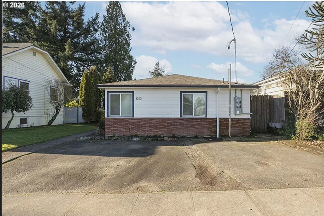 Building Photo - Ready Now - Just A Birdie Away from Rose City Golf Course!