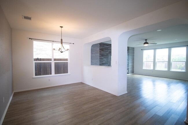 Building Photo - 2105 Ebony Dove St