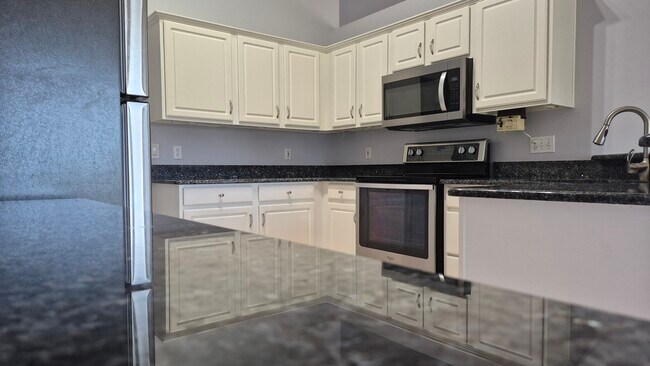 Building Photo - 25316 Crestwater Dr