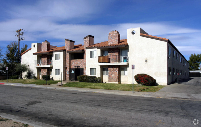 Building Photo - 933 E Avenue Q4