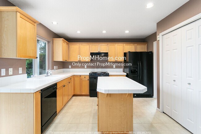 Building Photo - Colorful Four Bedroom Home In Bethany W/ Spacious Backyard!