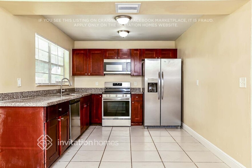 Building Photo - 3070 SE 1st Pl