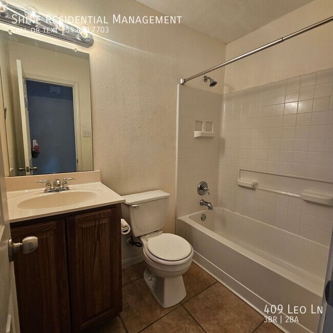 Building Photo - 409 Leo Ln