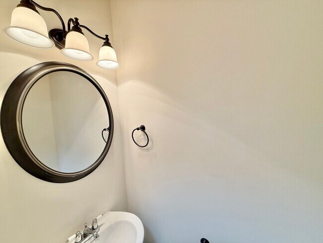 Building Photo - Charming 3BD, 2.5BA Raleigh Townhome in a ...