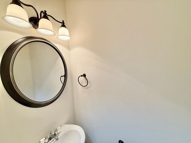 Building Photo - **OFFERING RENT PROMOTION FOR FIRST 6 MONTHS, REFUNDABLE APPLICATION FEES & $100 MOVE IN PROMOTIO...