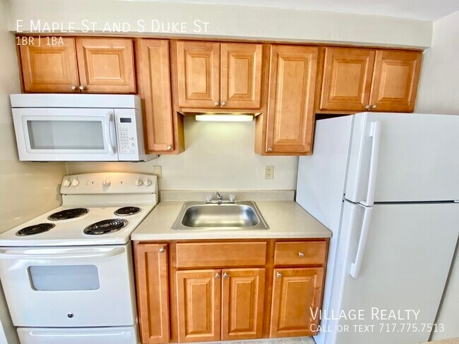 Building Photo - 501 E Maple St