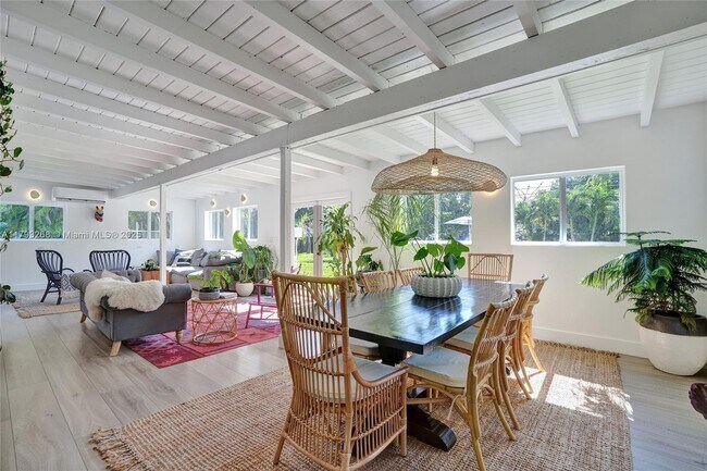 Building Photo - 17505 SW 90th Ave