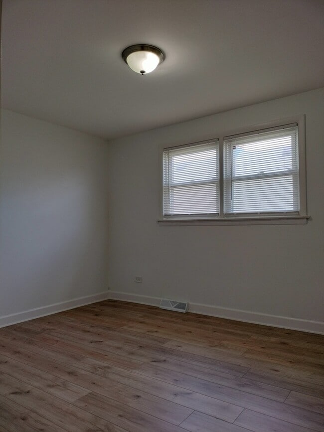 Building Photo - 7910 S Muskegon Ave