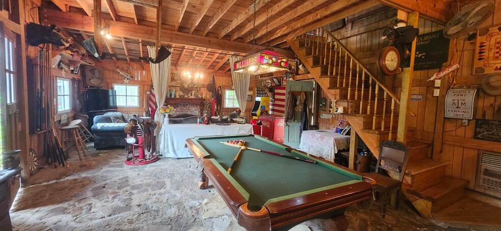 Barn - 415 Sunny Ln