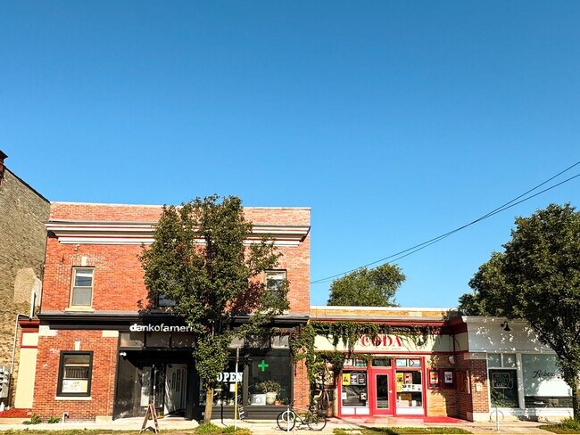 Building Photo - 1220-1228 Williamson St