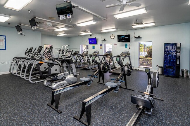 Building Photo - 2101 Lucaya Bend