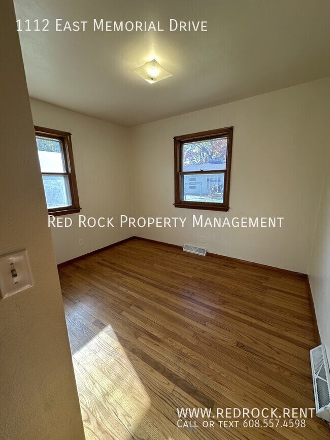 Building Photo - 1112 E Memorial Dr