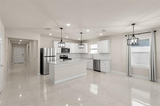 Building Photo - 9256 Royal River Cir