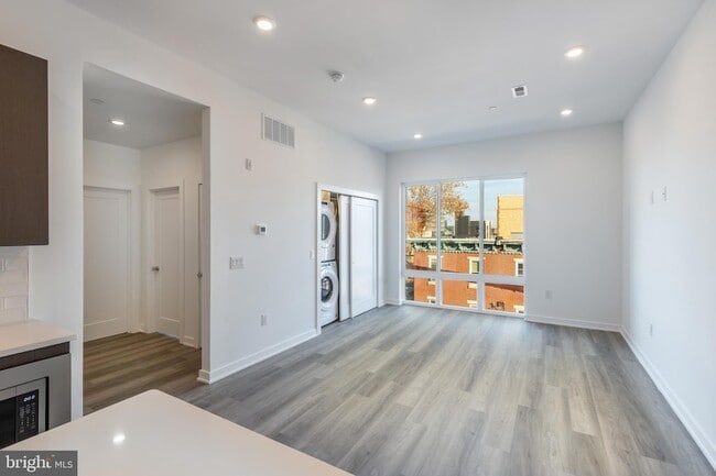 Building Photo - 710 N 16th St