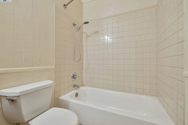 Building Photo - 2141 Swan Ct