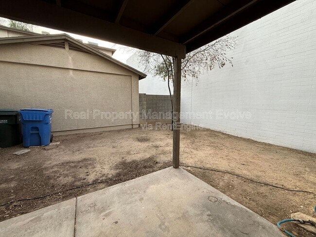 Building Photo - 5021 N 18th Ave