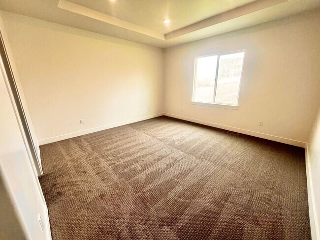 Building Photo - Stunning 5BD/3BA New Construction in Lehi | 3,287 SF | HOA Covers Yard | Aug 1