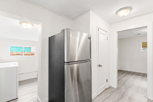 Building Photo - Charming Private 1-Bedroom Carriage House with Modern Amenities in Englewood