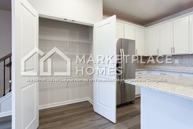 Building Photo - 2121 Avalon Rdg