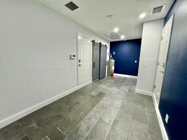 Building Photo - 5580 Cynthia Ln