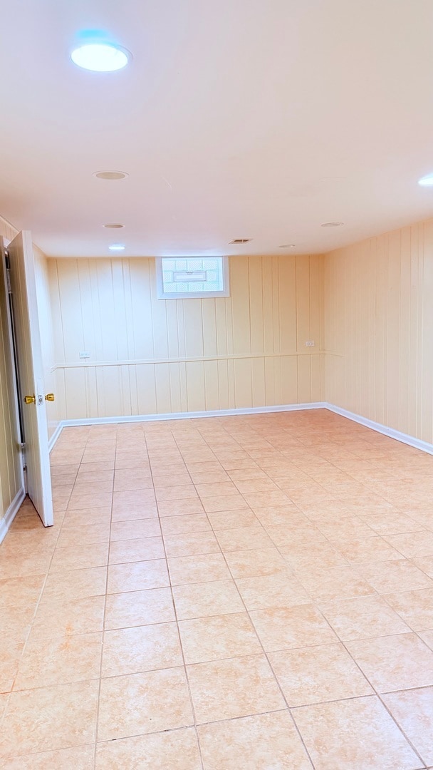 Building Photo - 7513 Kenton Ave