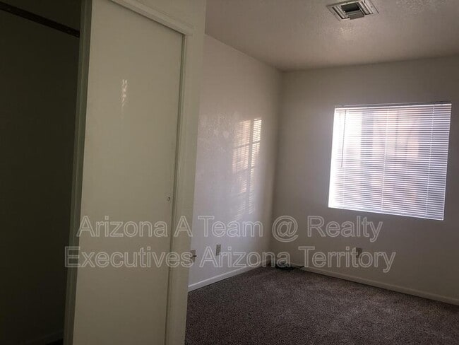 Building Photo - 4538 E Lester St