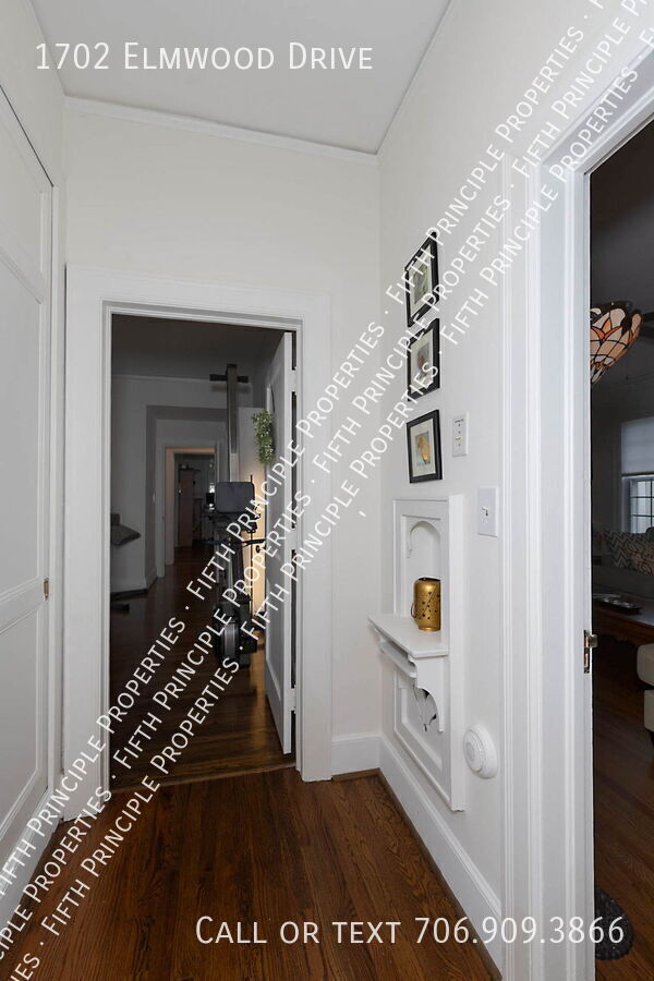 Building Photo - 1702 Elmwood Dr