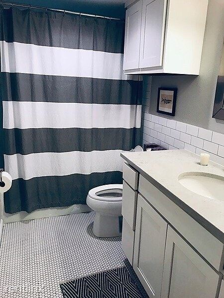 Building Photo - 1899 Westlake Dr