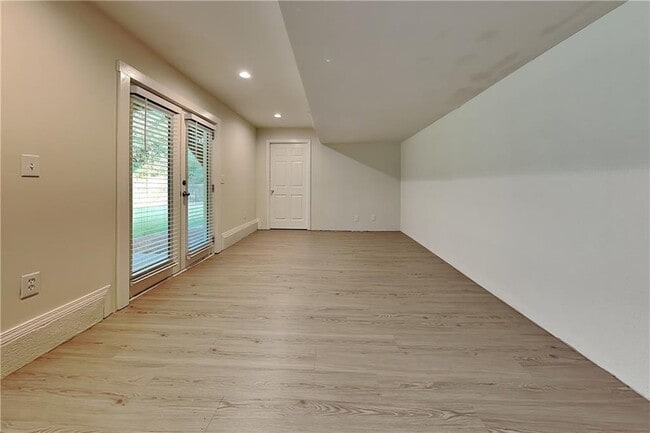 Building Photo - 1555 Rose Pointe Dr