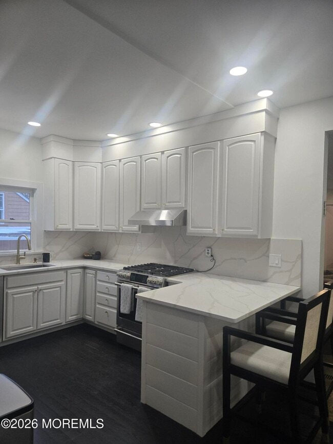 Building Photo - 486 W Lincoln Ave