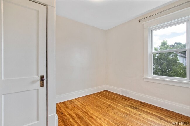 Building Photo - 509 Hinman Ave