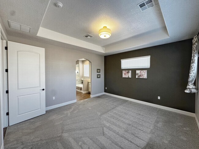 Building Photo - 6801 Prom Ave NE