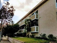 Building Photo - Remodeled, Spacious and Bright 1 Bedroom