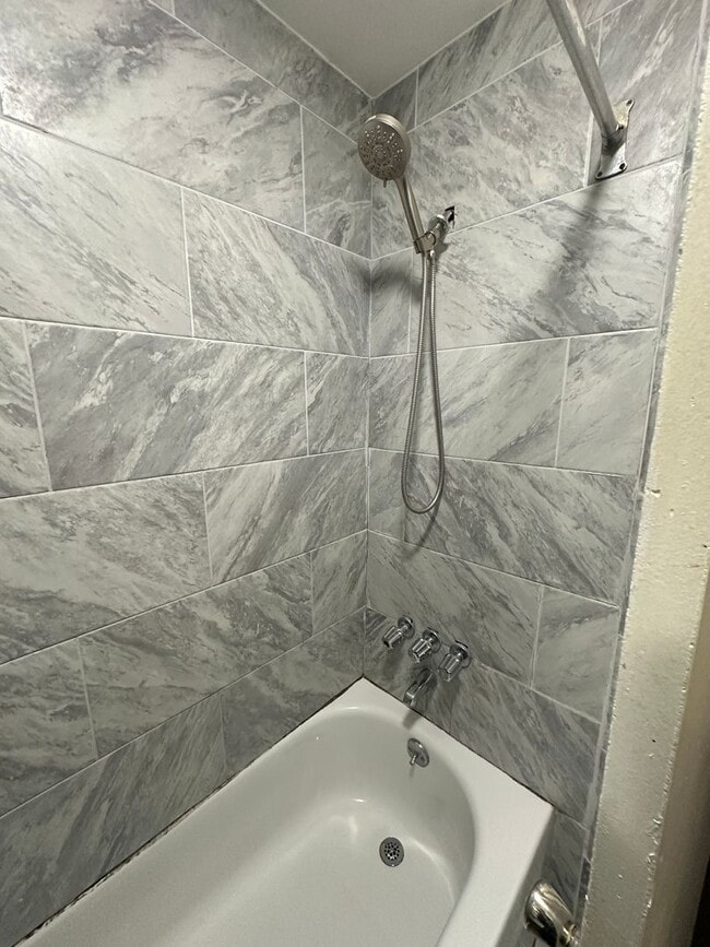 Building Photo - 3B1B two story town house with finished basement | Walking distance to Drexel University and UPenn