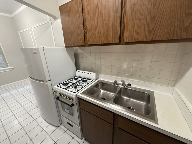 Building Photo - 3120 S Oak Park Ave