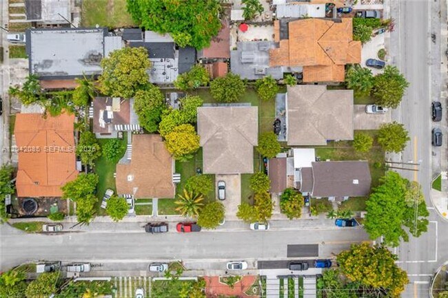 Building Photo - 1029 SW 11th Ave
