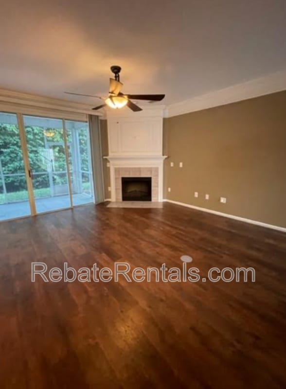 Building Photo - 11043 Castlemain Cir E