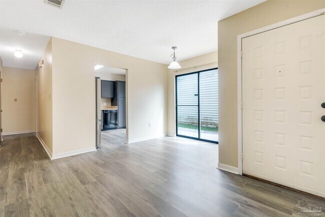 Building Photo - 1711 Bennetts End
