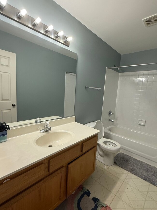 Building Photo - 2717 Glenwood Ct
