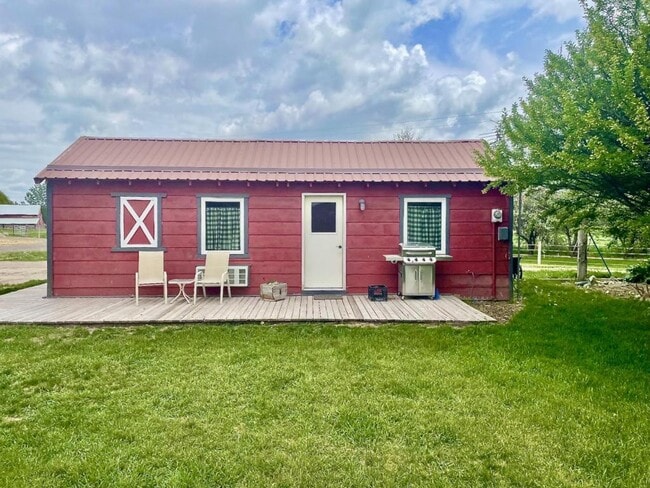 Building Photo - 2 N 3145 E