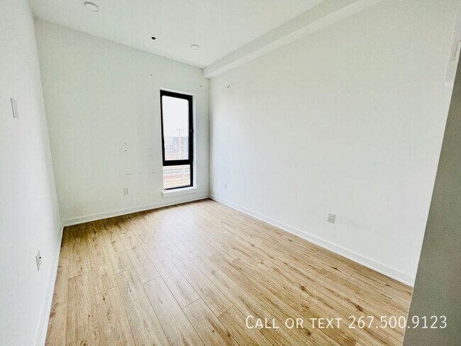 Building Photo - 1306 N Front-2F