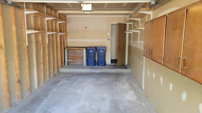 Building Photo - 102 Stirling Ln