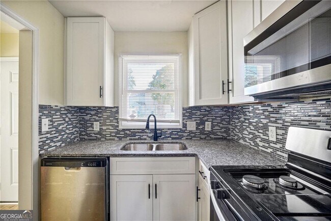 Building Photo - 2391 Cove Rd