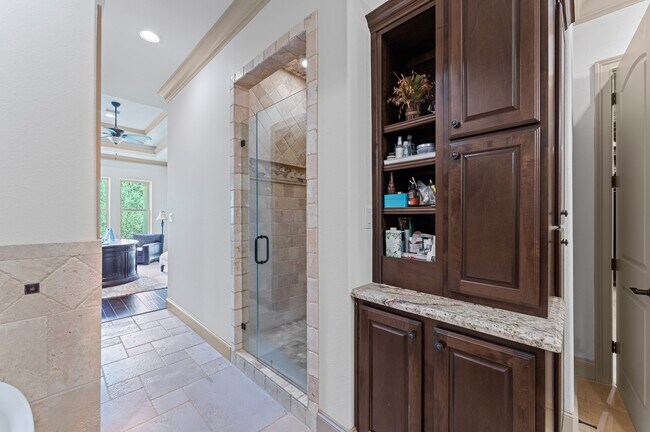 Building Photo - 102 La Vie Dr