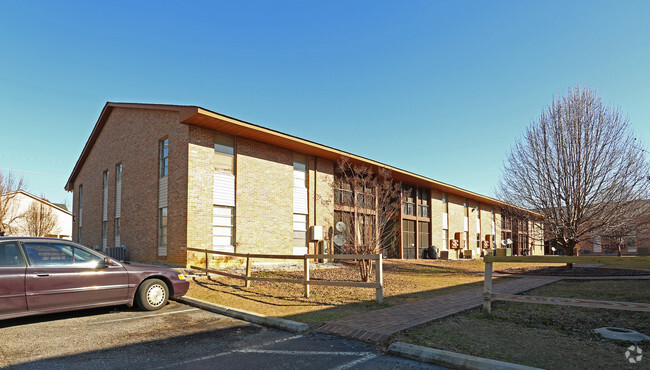 Primary Photo - Villager Apartments